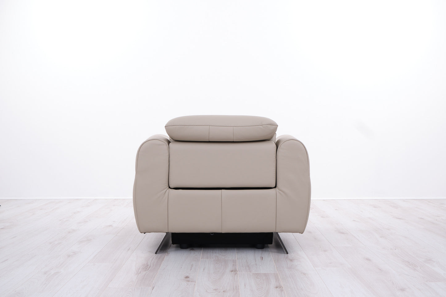 LIPARI LEATHER ARMCHAIR