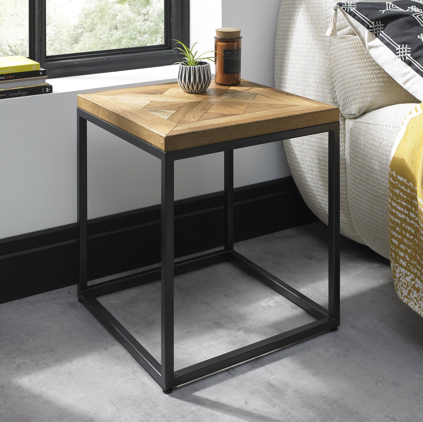 NEWTON LAMP TABLE