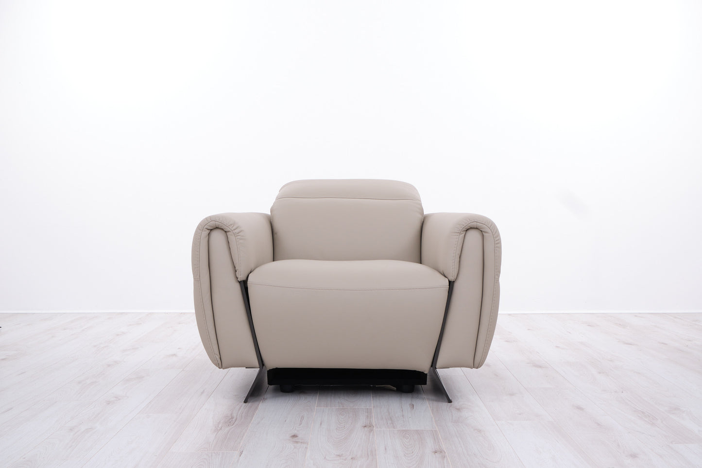 LIPARI LEATHER ARMCHAIR