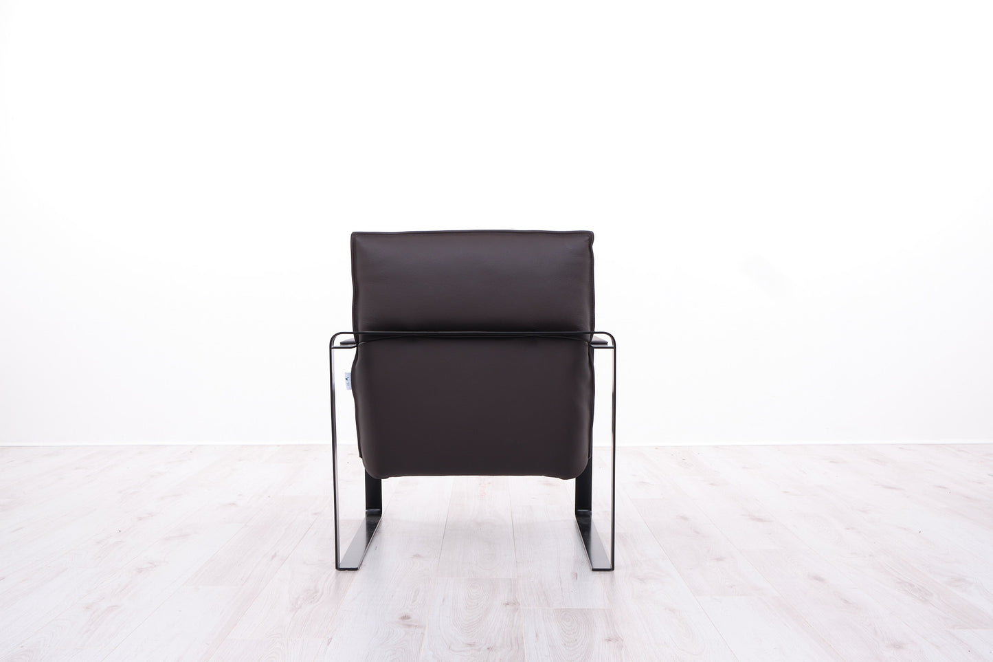 SANDY LEATHER CHAIR