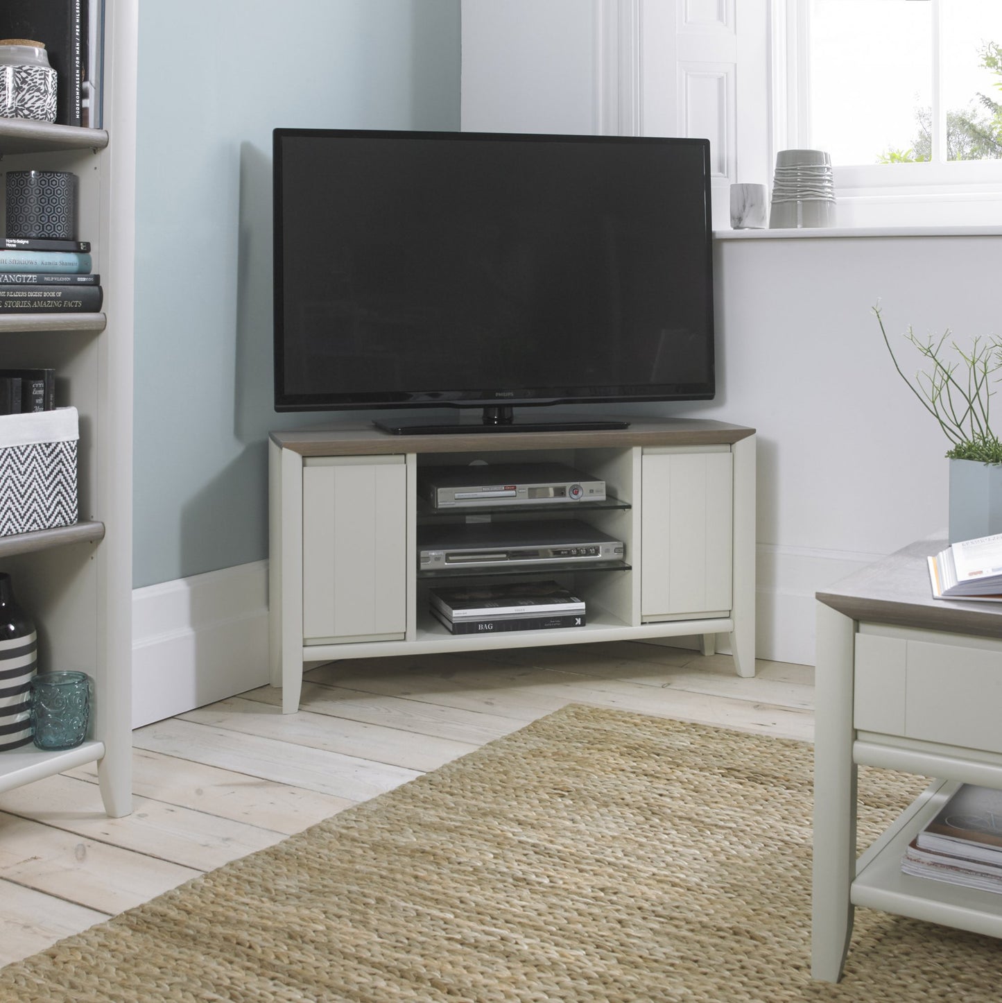 RIGA CORNER ENTERTAINMENT UNIT