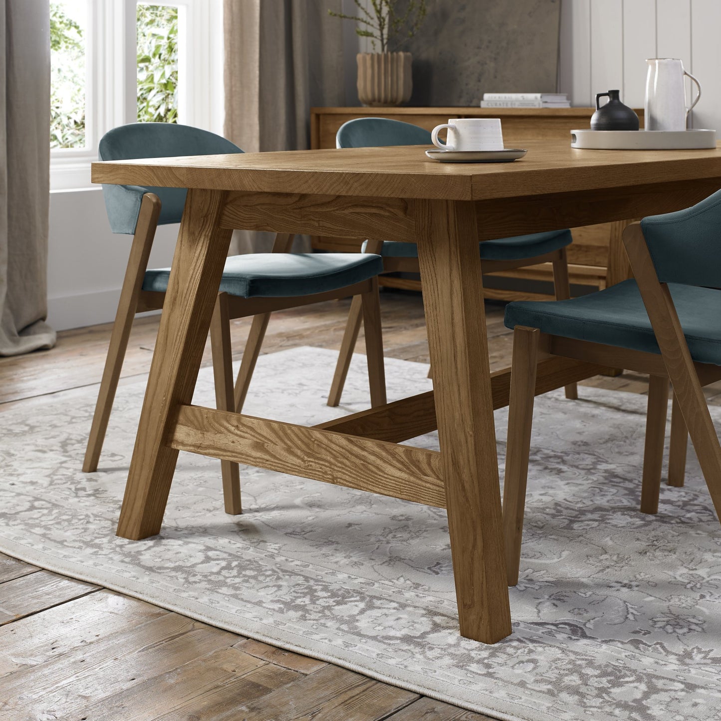 SATURN 4-6 EXTENSION DINING TABLE