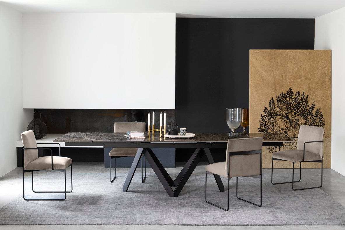 CARTESIO DINING TABLE