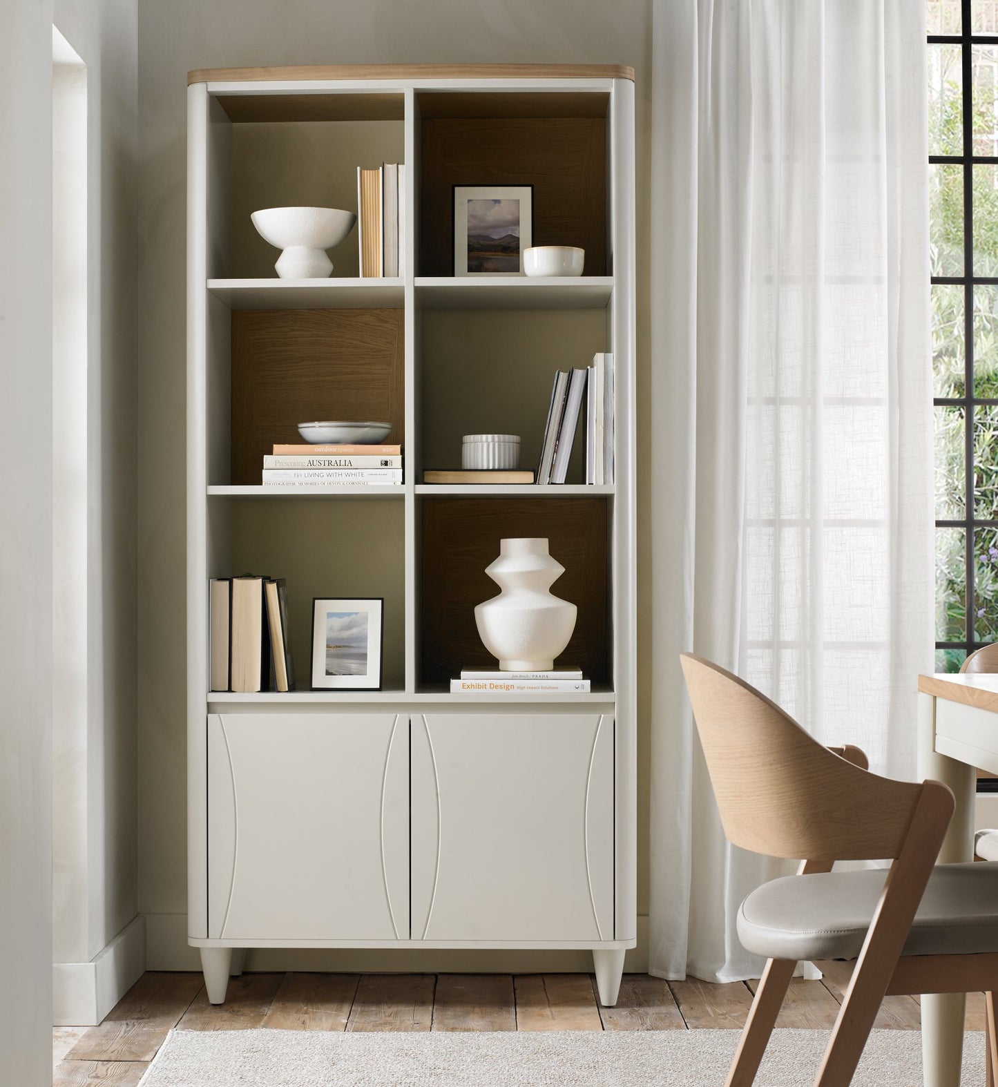 PRESTON DISPLAY UNIT