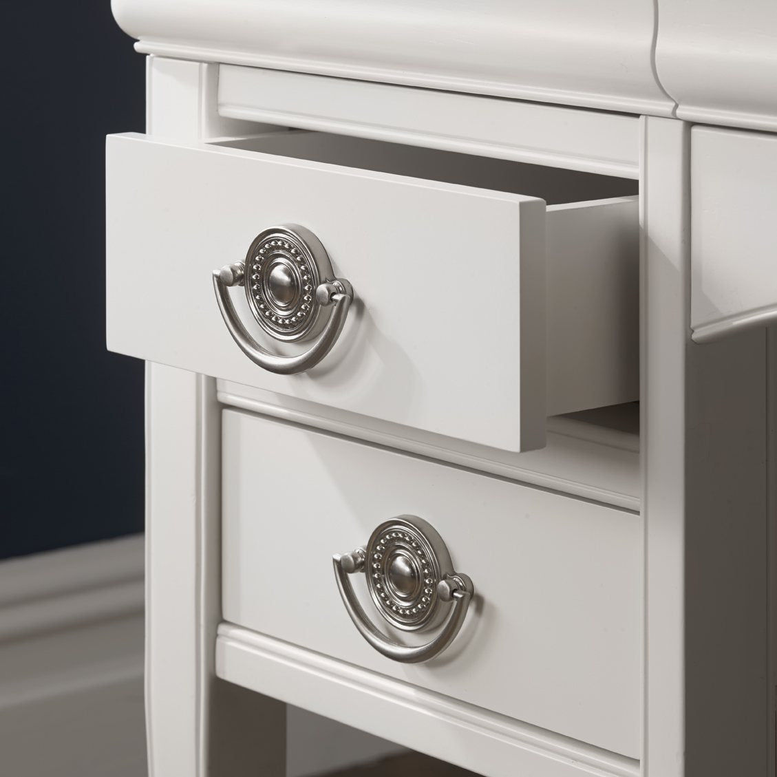 AVORIO DRESSING TABLE