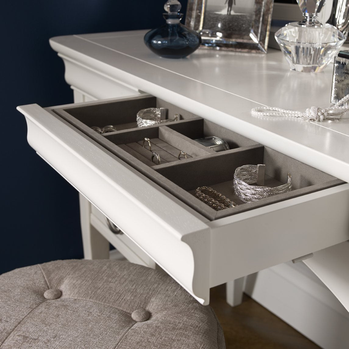 AVORIO DRESSING TABLE