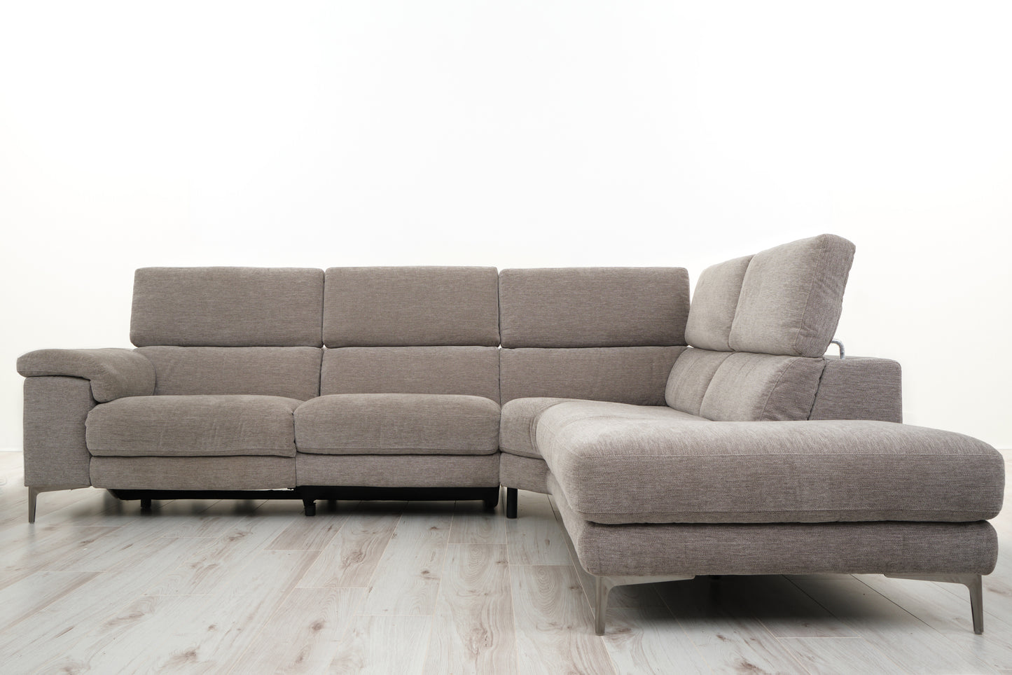 DARCY CORNER SOFA RIGHT ARM FACING