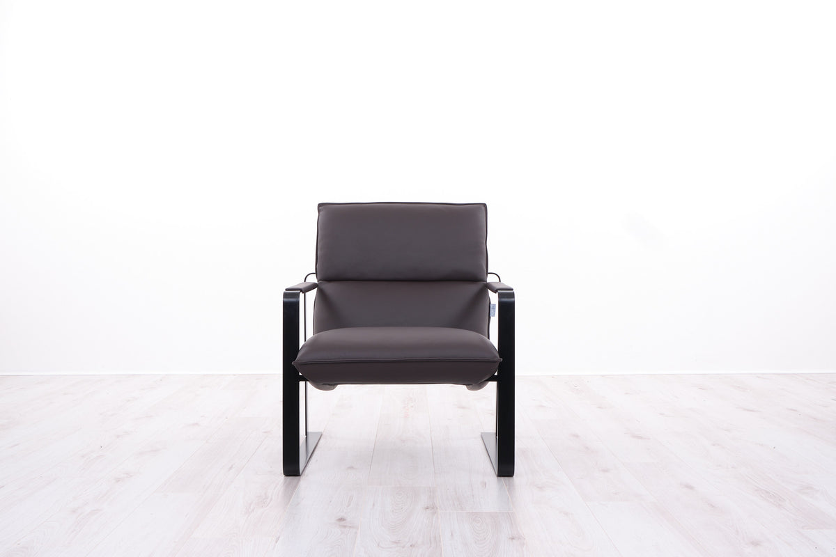 SANDY LEATHER CHAIR