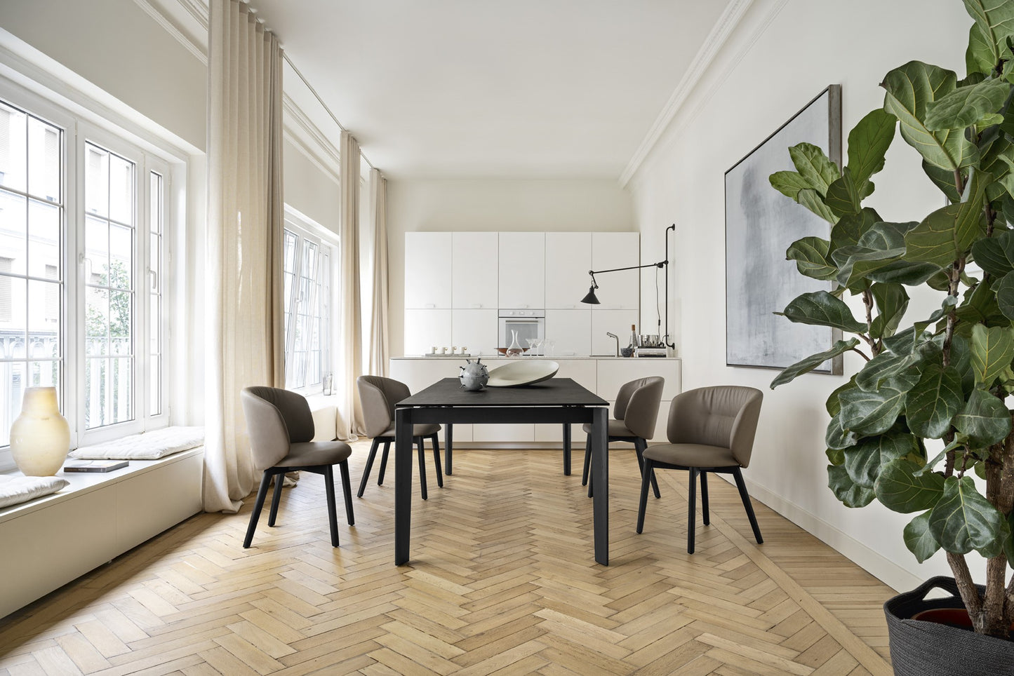 DOGMA DINING TABLE
