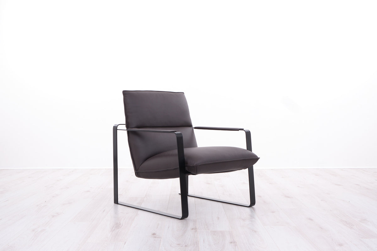 SANDY LEATHER CHAIR
