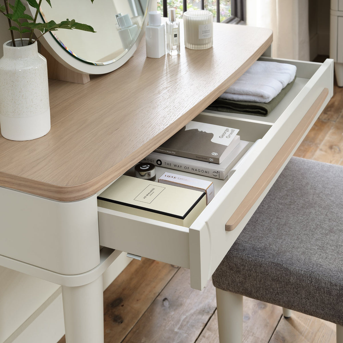 PRESTON DRESSING TABLE
