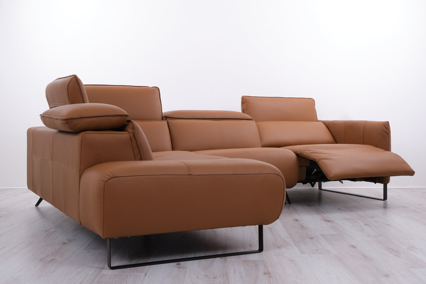 GENOA LEATHER CORNER SUITE WITH ELECTRIC RECLINING