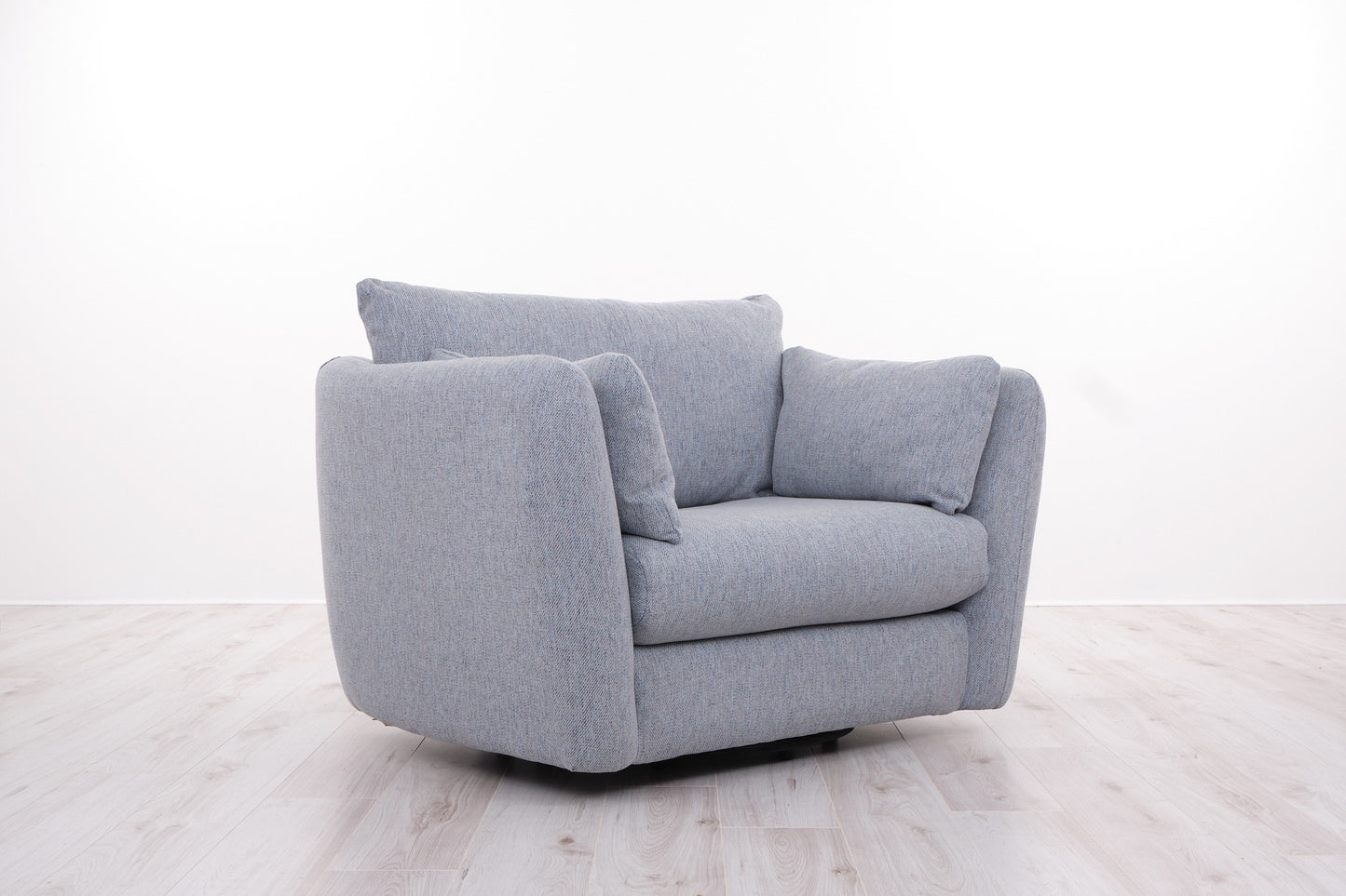 HELENA SWIVEL CHAIR