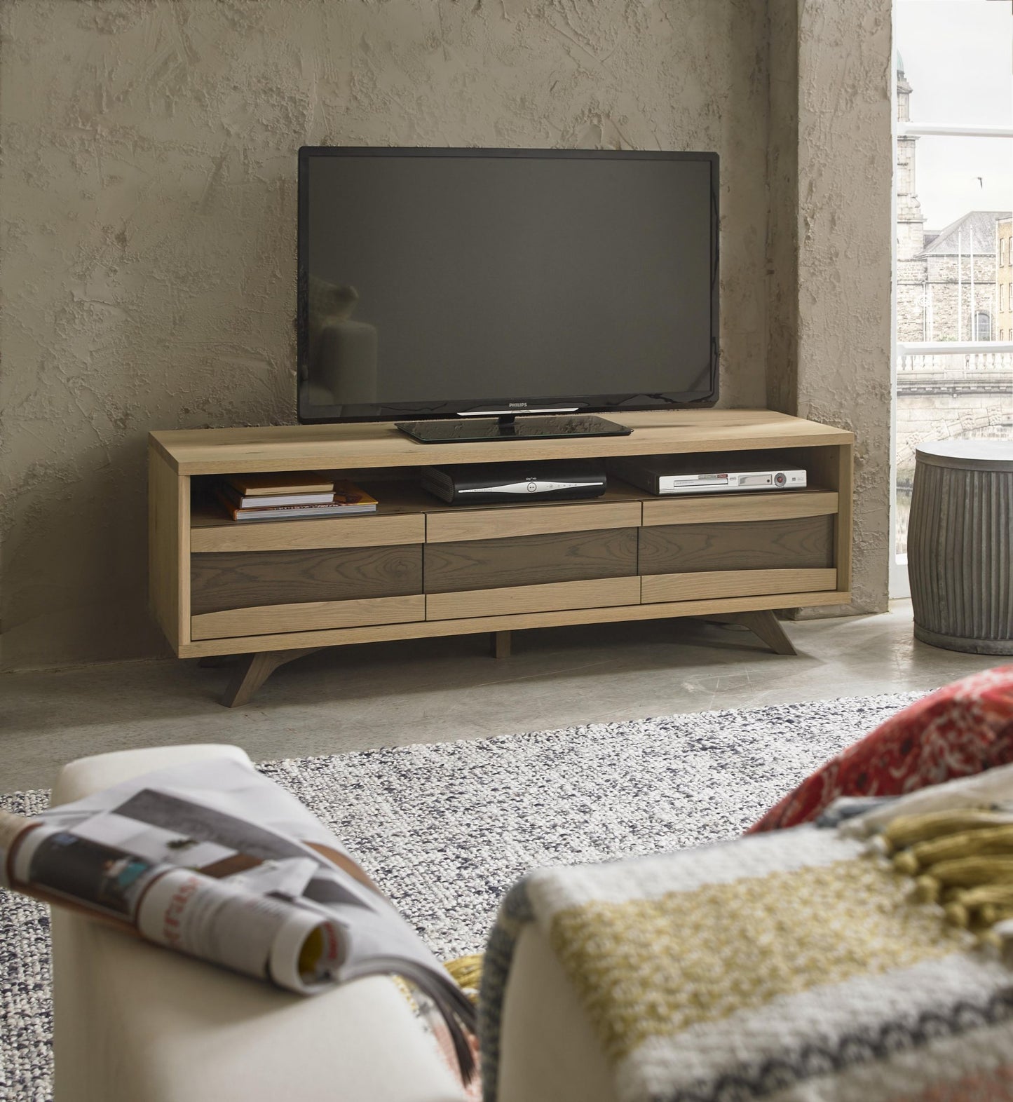 BENNETT ENTERTAINMENT UNIT