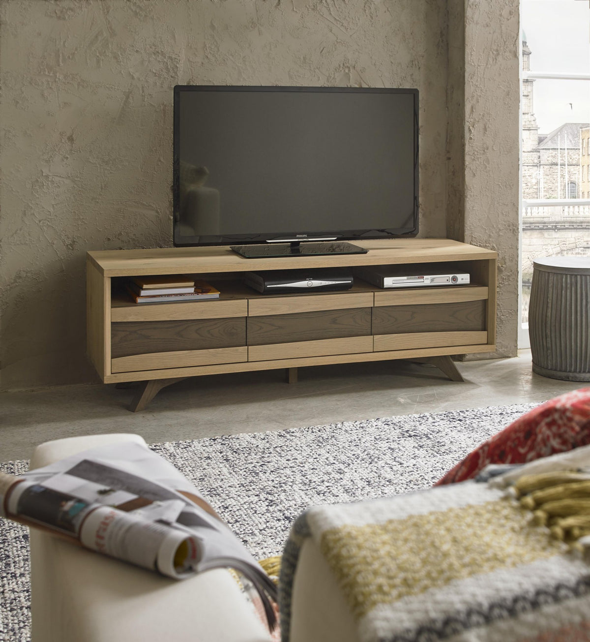 BENNETT ENTERTAINMENT UNIT