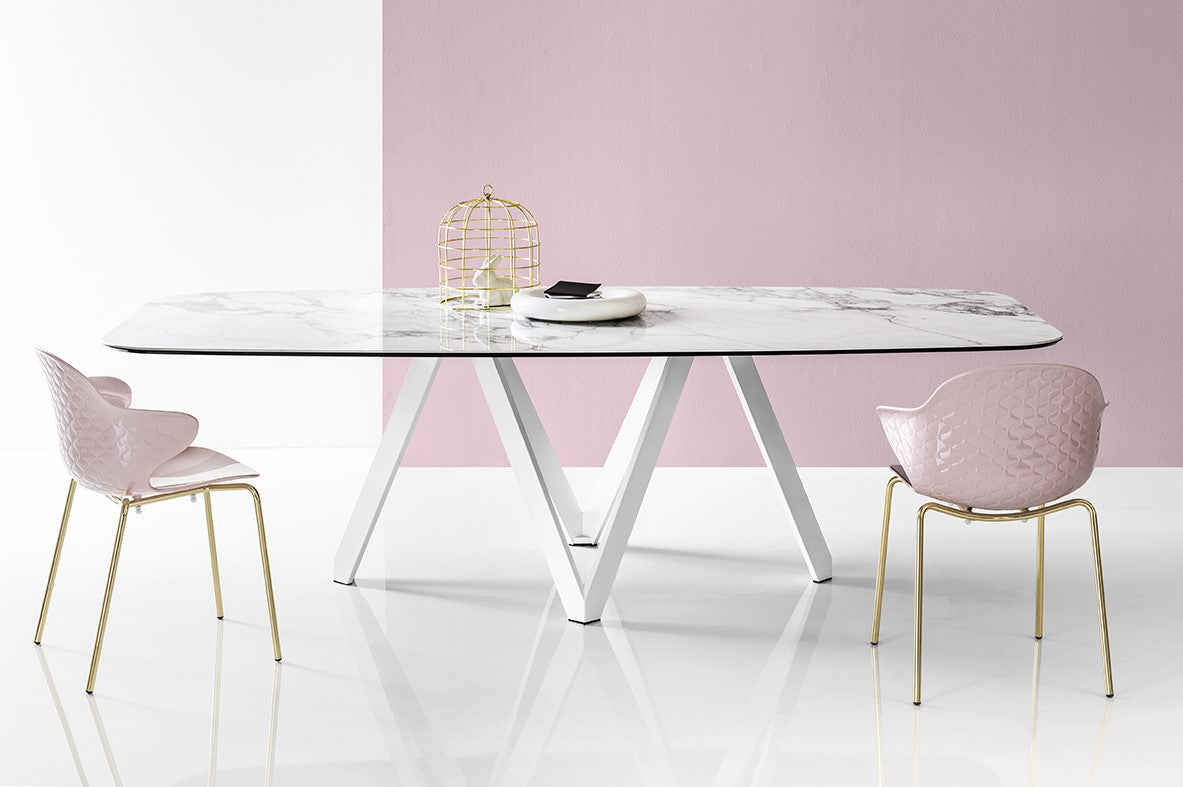CARTESIO DINING TABLE